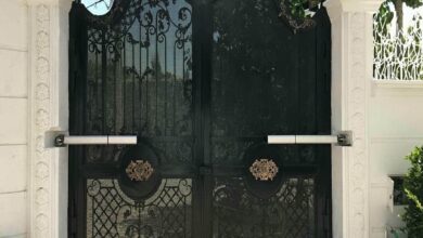جک تک لنگه کنار درب فلزی ورودی