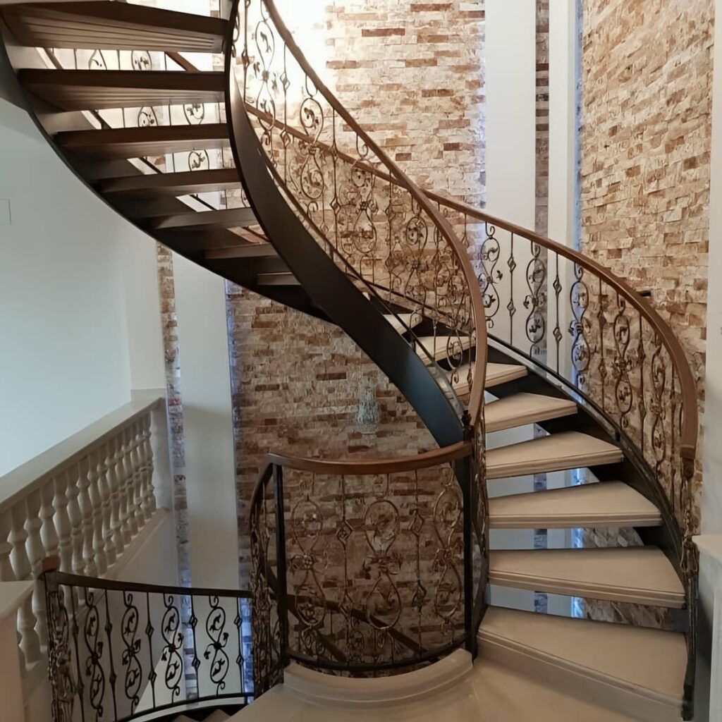 نرده پله کلاسیک فلزی با رنگ مشکی
