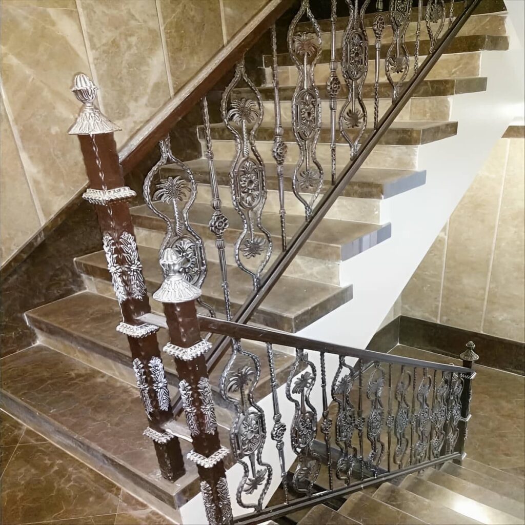 حفاظ پله کلاسیک با طرح منحنی