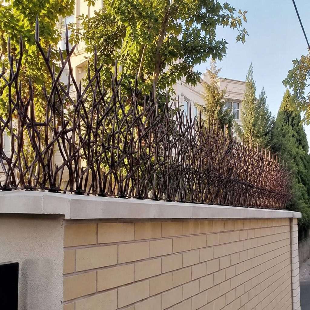 نرده حفاظ دیوار با ساختار شاخه ای مقاوم