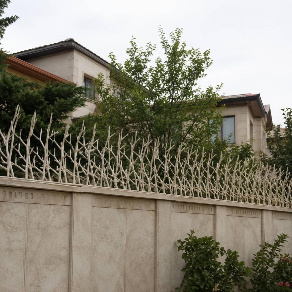 نرده روی دیوار با ابعاد سفارشی نمای کلاسیک