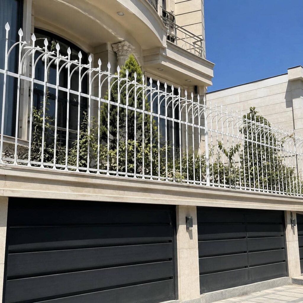 حفاظ دیوار سرنیزه ای با ارتفاع متناسب