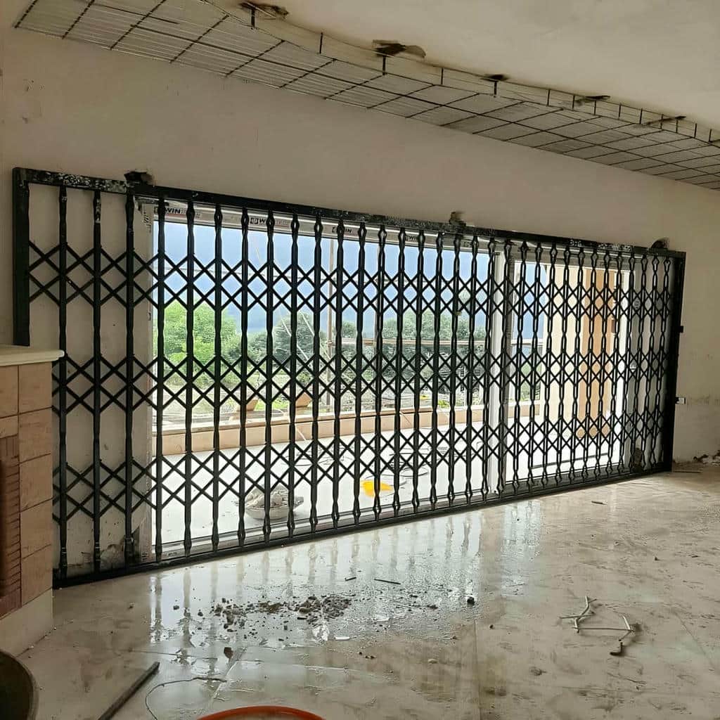 حفاظ پنجره با طرح ساده و مدرن