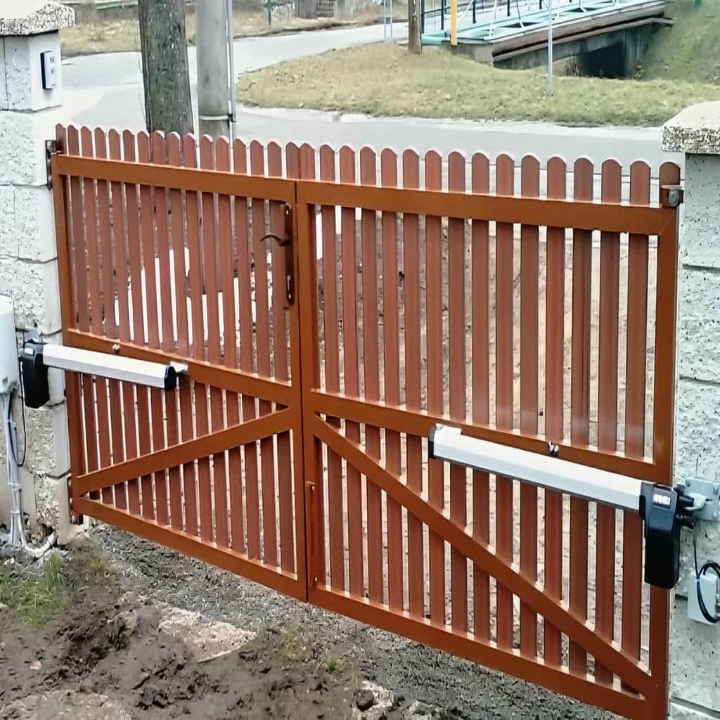 جعبه کنترل جک پارکینگی با قاب محافظ سفید جعبه کنترل جک پارکینگی با قاب محافظ سفید