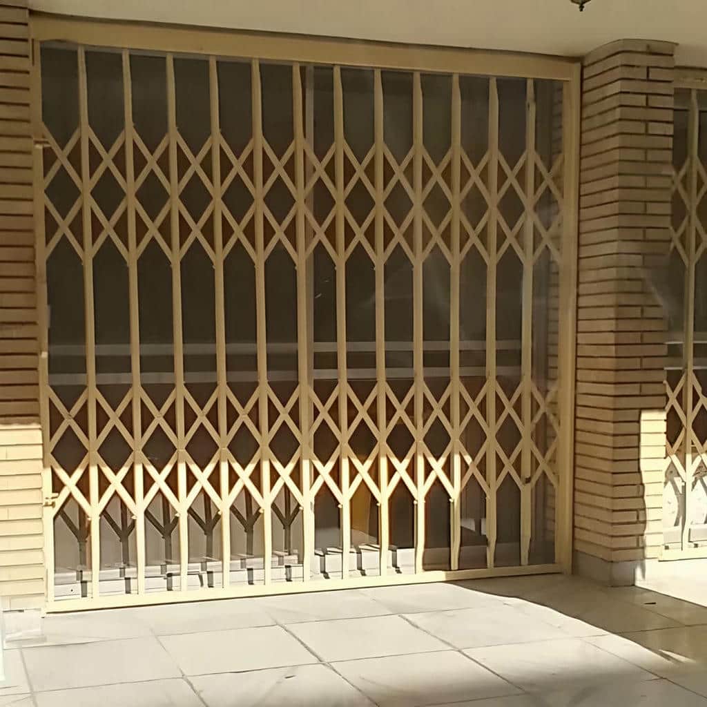 حفاظ پنجره آهنی مشکی برای دهانه عریض در کرمان