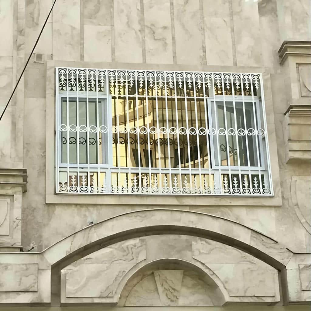 حفاظ پنجره ساده با قاب باریک برای نورگیری نشیمن