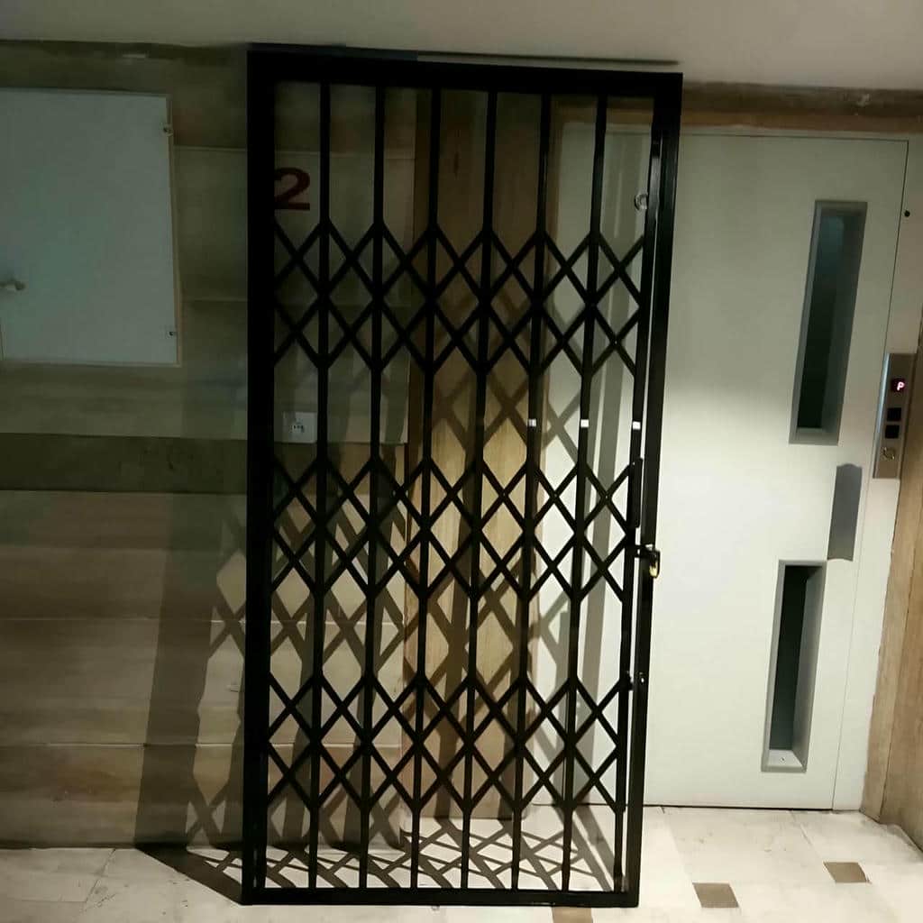 ریل بالایی حفاظ کشویی با چرخهای حرکت روان ریل بالایی حفاظ کشویی با چرخهای حرکت روان