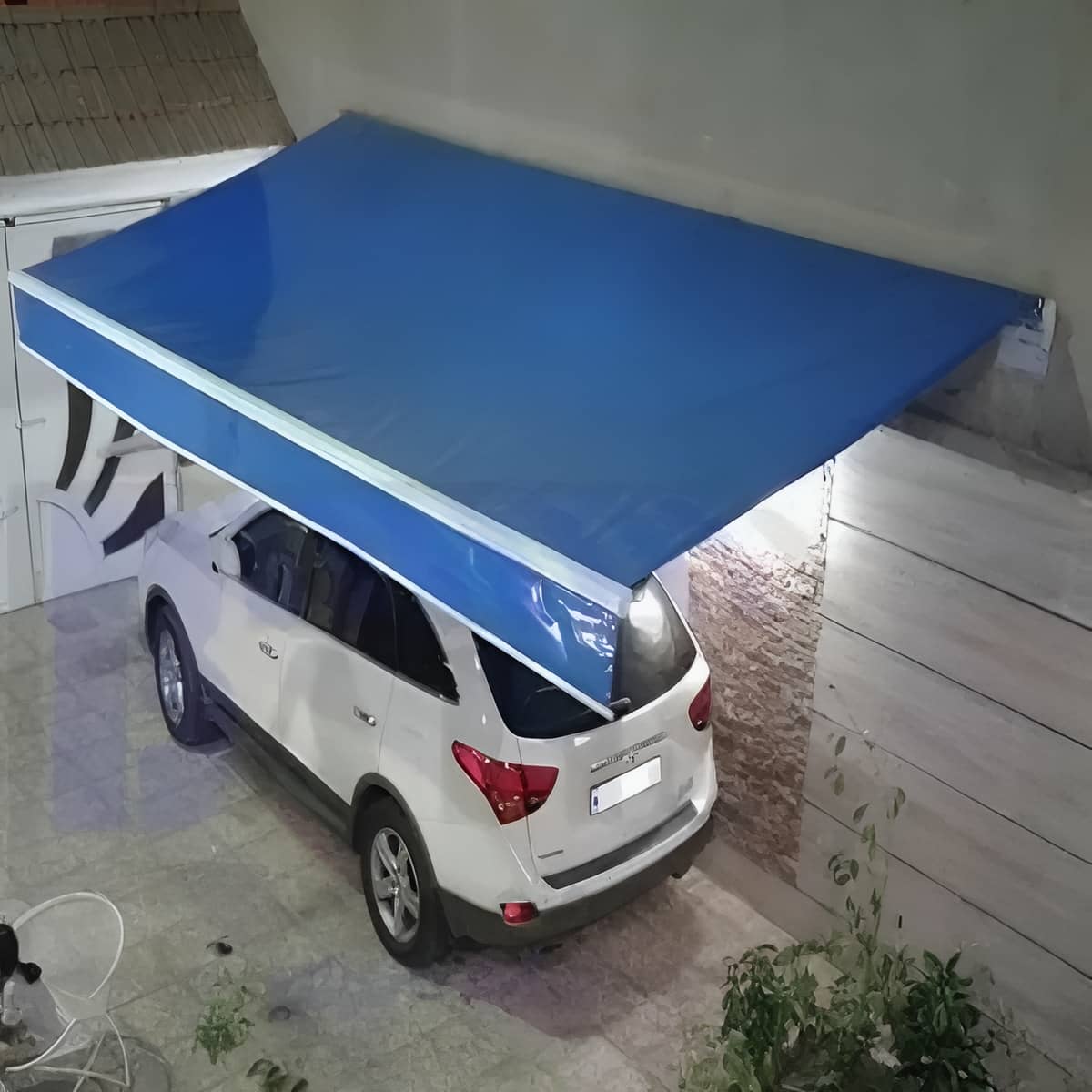 سایبان برقی خاکستری روی ورودی مسکونی استان خراسان جنوبی