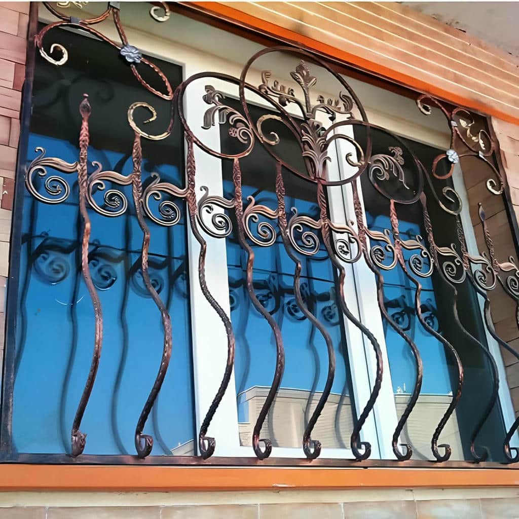 نرده آهنی طوسی کنار حیاط در استان آذربایجان شرقی