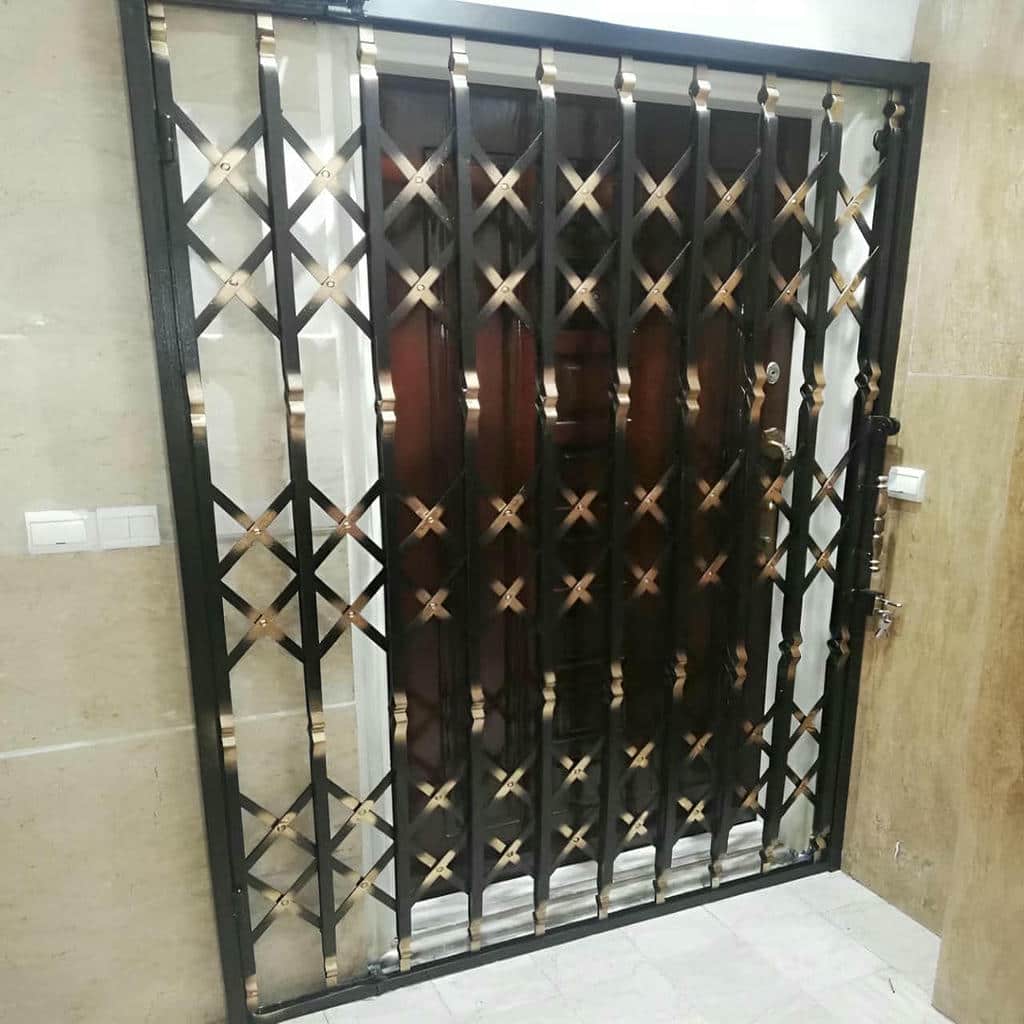 نمای قفل ایمنی گارد ریلی آپارتمان در رشت
