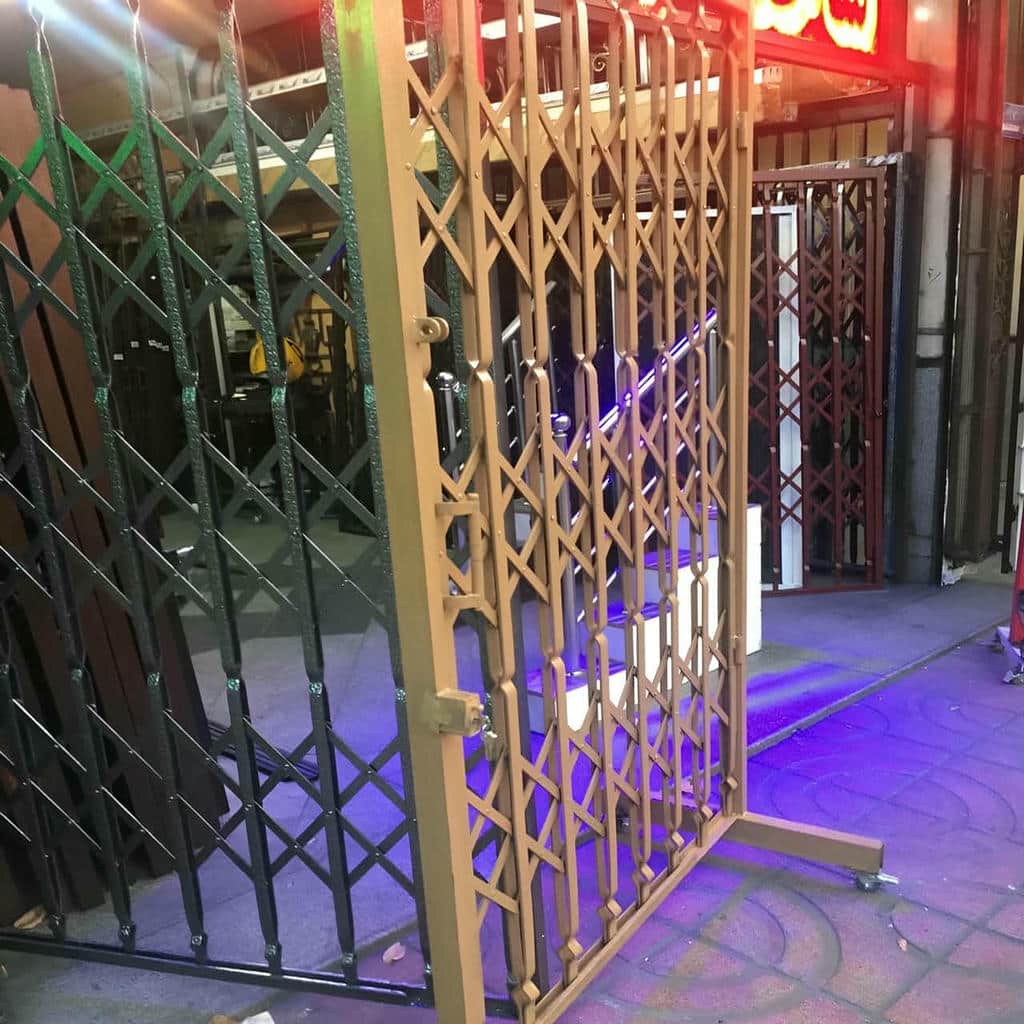 گارد آهنی جمع شونده با ریل روان درب آپارتمان گارد آهنی جمع شونده با ریل روان درب آپارتمان