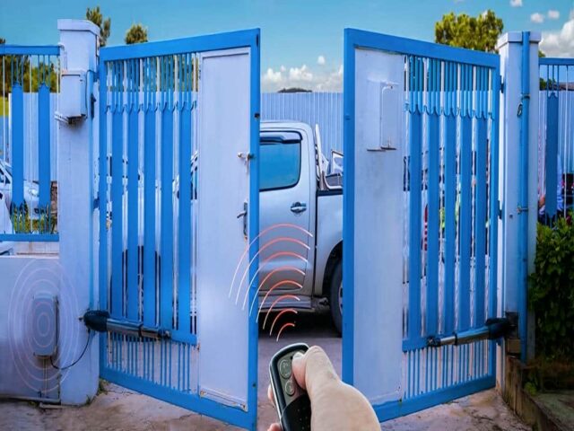 جک درب پارکینگ مشکی روی دروازه باغ سنندج مرکز فروش تخصصی جک درب پارکینگ در سنندج و حومه