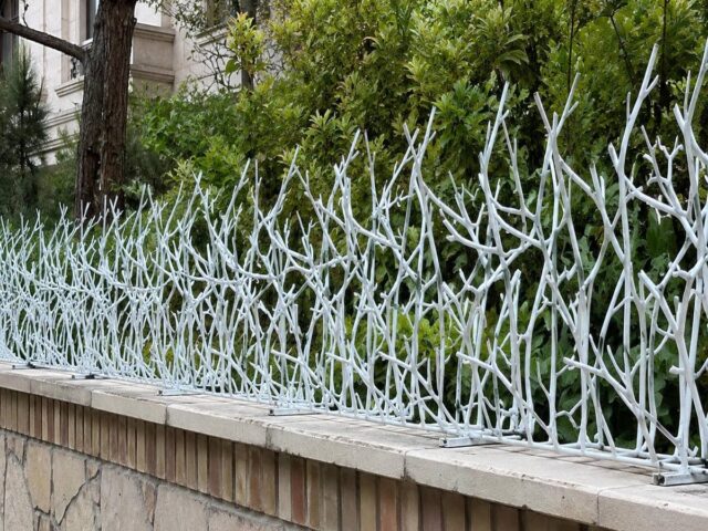 حفاظ دیوار شاخ گوزنی مشکی ویلا در سنندج مرکز فروش حفاظ دیوار برای ویلا و باغ در سنندج و حومه